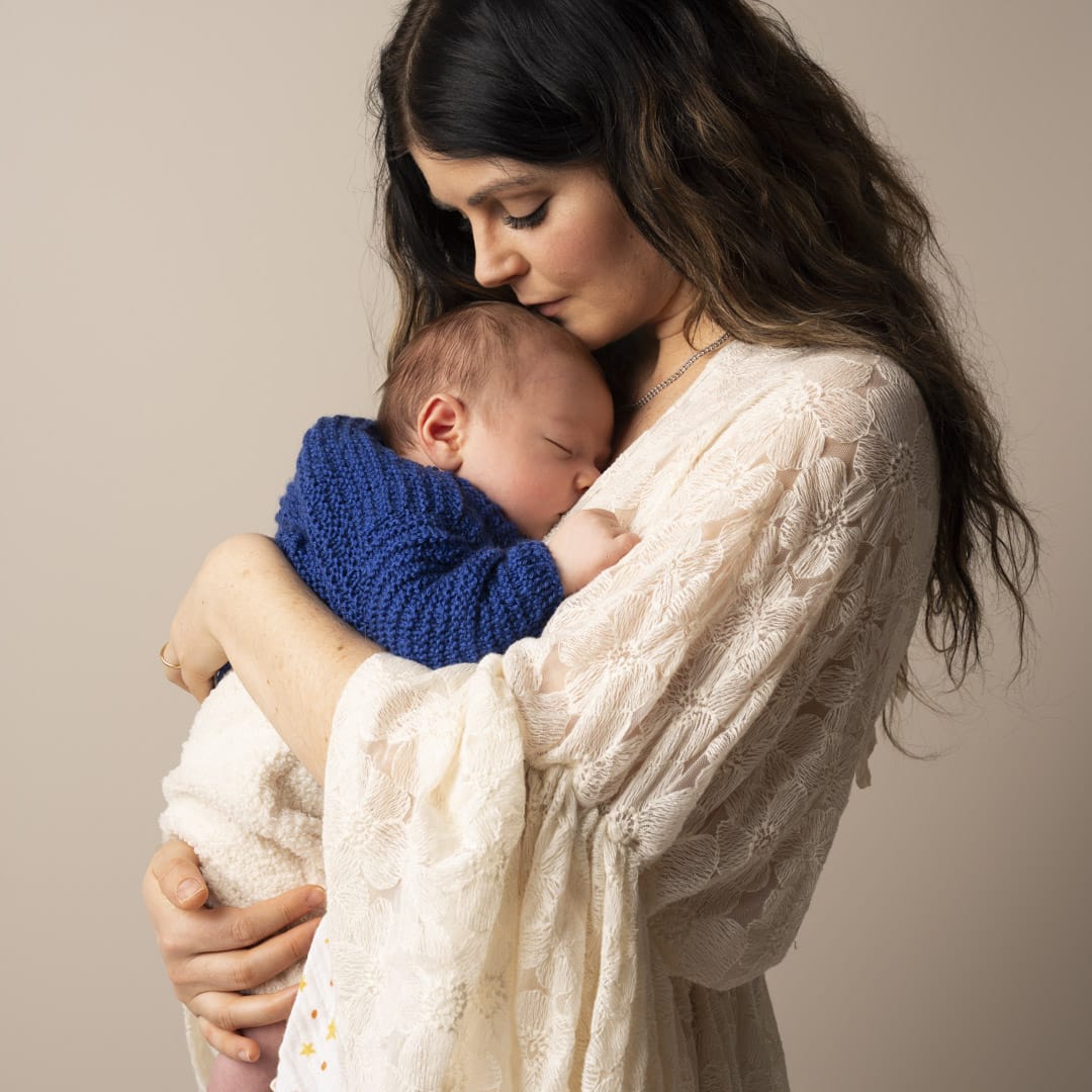 shooting photo bébé maman photographe La Fare les Oliviers