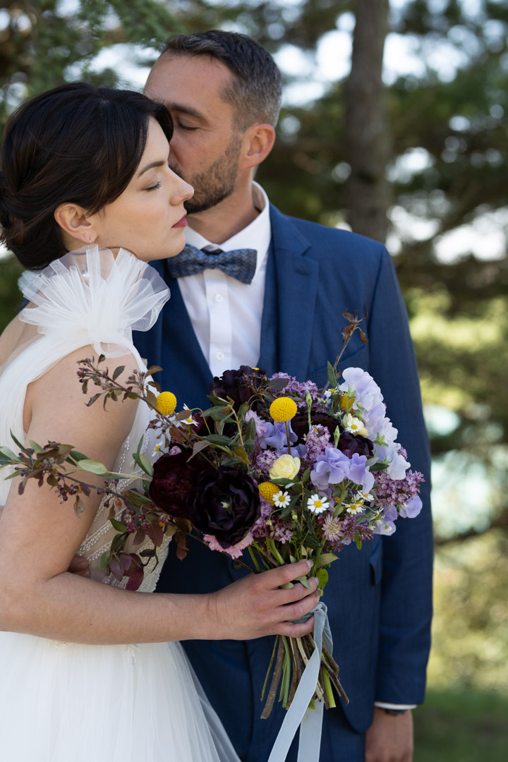 photo de couple et bouquet mariage PACA