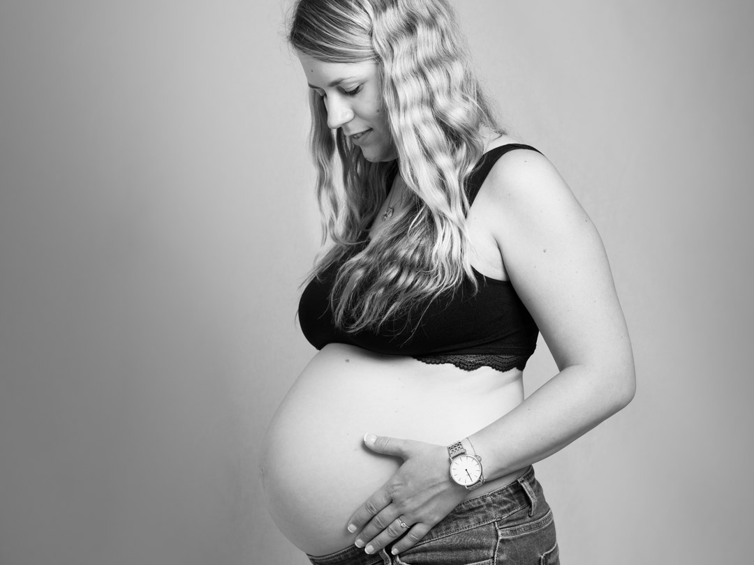 photo-grossesse-femme-enceinte-studio-La-Fare-13580